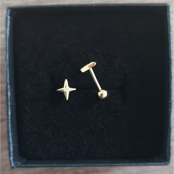 Gold Plated 925 Silver Star Stud Earrings - Picture 2 of 8